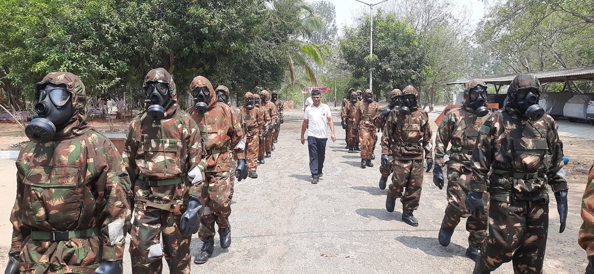 04NDRF's tweet photo. #BePreparedBeSafe
#NDRF4U🇮🇳
#CBRNEmergency☣
CBRN Basic Training .. TNSDRF police Personnel
#TrainingCell NDRF04 BN ARAKONAM
@NDRFHQ
@ndmaindia
@tnsdma
@tnpoliceoffl
@VaithyNDRF
@join_sridhar
@CisfInsp https://t.co/dTkWe3SdYL
