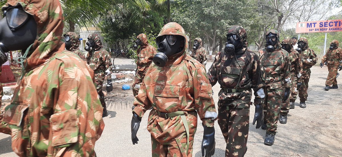 04NDRF's tweet photo. #BePreparedBeSafe
#NDRF4U🇮🇳
#CBRNEmergency☣
CBRN Basic Training .. TNSDRF police Personnel
#TrainingCell NDRF04 BN ARAKONAM
@NDRFHQ
@ndmaindia
@tnsdma
@tnpoliceoffl
@VaithyNDRF
@join_sridhar
@CisfInsp https://t.co/dTkWe3SdYL