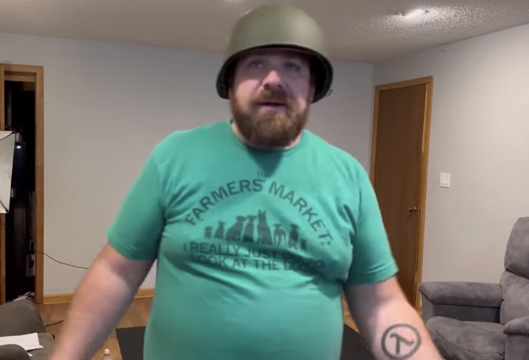 mathxvision's tweet image. What size bra do you wear bro? Gotta be at least a 44C.