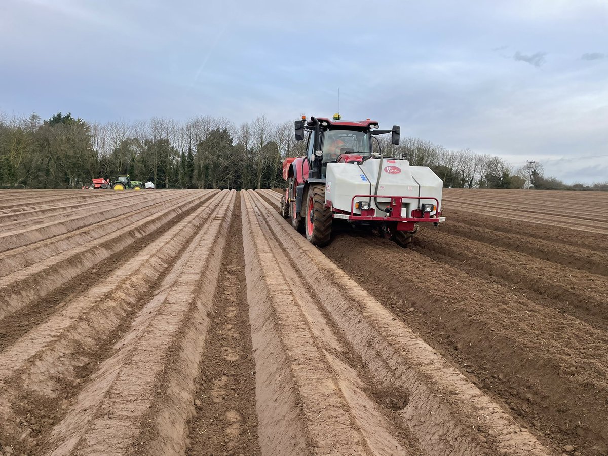 JeremyLeadley's tweet photo. 2024 planting well under way @jsedgwick67 @potatosolutions https://t.co/bQsNCBGwtR