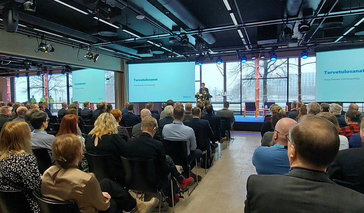 "Roolimme valtion yhteentoimivien ja tietoturvallisten IT-palvelujen tuottamisessa on merkittävä. Nyt suuntaamme kohti entistä aktiivisempaa kehitysroolia. Jos Valtoria ei olisi keksitty 2010-luvulla, nyt se pitäisi tehdä." <a href="/MarjaRantala/">Marja Rantala</a> asiakaspäivän avauspuhe #Valtori2024