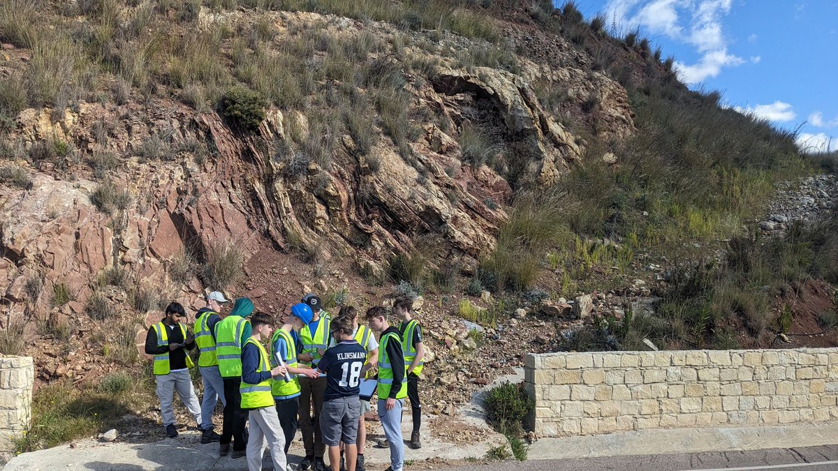 AGSB_Geology's tweet photo. Some beautiful structural geology to start day 3 of the #Cyprus2024 field course. Shame there is a bit too much biology to see the full picture #ThinkGeology #Geoliday @agsb_official https://t.co/zeyQKYHlIX