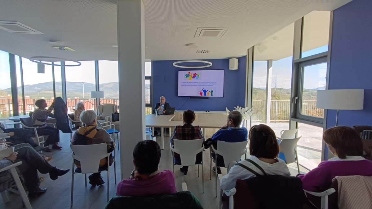El Dr. Jacinto Bátiz ha impartido dos seminarios en la Residencia Alday de Respaldiza. El primero ha sido Implementación en cuidados paliativos a treinta y nueve sanitarios. El segundo, acompañando también a las familias dirigido a familiares de los residentes.
