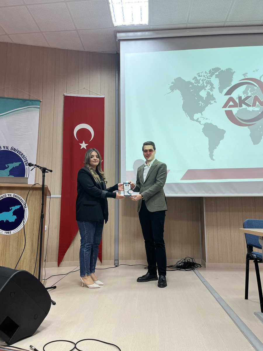 AkmTeknik's tweet photo. Van Yüzüncü Yıl Üniversitesinde düzenlenen “Girişimcilik Zirvesinde” Genel Müdürümüz Muzaffer Yaşar, asansör sektöründe mühendisliğin öneminden bahsetti ve mühendislik fakültesi öğrencilerinin sorularını cevapladı

#Girişimcilik  #AkmTeknik #Asansör #VanYüzüncüYıl #Kariyer #Van https://t.co/VXAOgKTH60