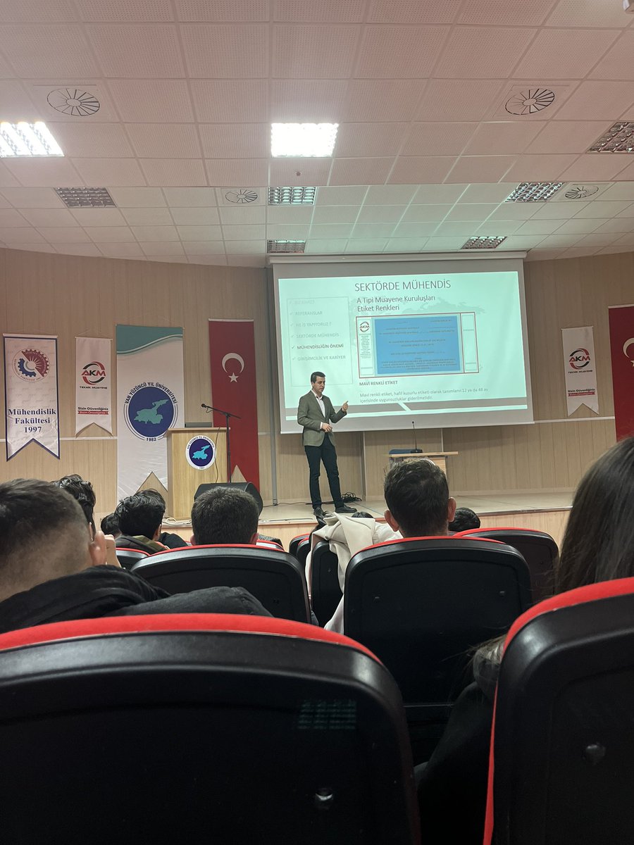 AkmTeknik's tweet photo. Van Yüzüncü Yıl Üniversitesinde düzenlenen “Girişimcilik Zirvesinde” Genel Müdürümüz Muzaffer Yaşar, asansör sektöründe mühendisliğin öneminden bahsetti ve mühendislik fakültesi öğrencilerinin sorularını cevapladı

#Girişimcilik  #AkmTeknik #Asansör #VanYüzüncüYıl #Kariyer #Van https://t.co/VXAOgKTH60