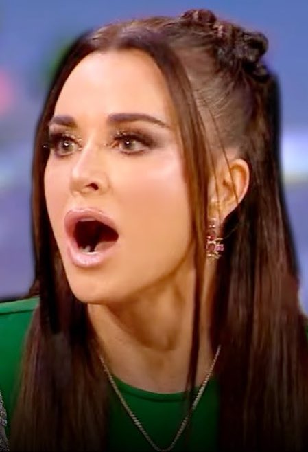 OolaFanForever's tweet photo. The #RHOBH reunion was terrible, I’m glad Sutton & Garcelle left. Was it pre-planned for Kathy to go after them to take the heat off Kyle? I’m thinkin’ yes. Without them,🥱. Shady Andy was upstaged & I loved that. #Bravo #NBC #NameEm
❤️❤️❤️❤️🙏 #MuahMuah #Upstaged https://t.co/EhpNpeSYVY