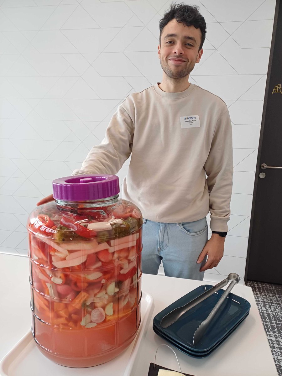 Happy @v_heidrich with a gigantic jar of fermented veggies at the #DominoEU annual meeting in Tallinn!

domino-euproject.eu
@SciFoodHealth