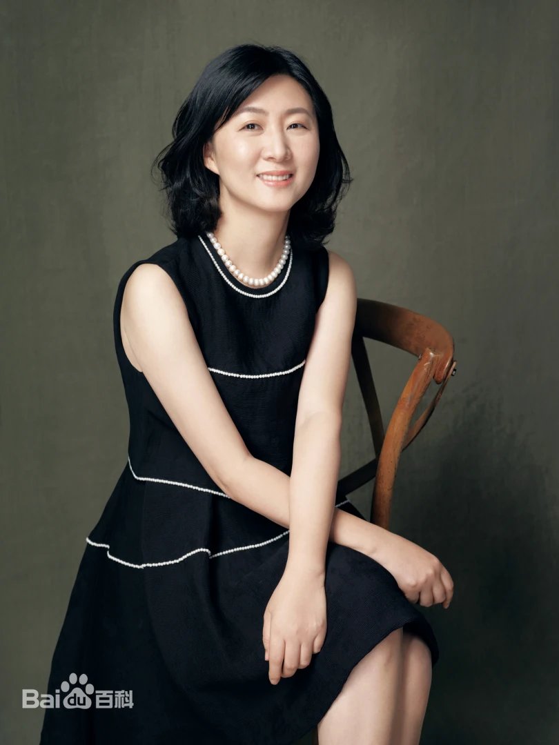 langyabangs's tweet photo. day four — the changemakers. favorite creators behind the camera:
xu xiao ou 徐晓鸥, producer & executive vice president of linmon pictures 柠萌影业. some of her works that I personally enjoyed: #NothingButYou #NothingButThirty #AJourneytoLove #UndertheSkin, etc!
#WomeninCdrama https://t.co/95OgnQleWX