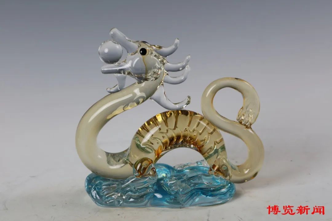 ZiboOfficial's tweet photo. 😍😍Check out this adorable dragon-like #softclay sculpture called “Longdada,” which has made waves in #Zibo's cultural scene! Its chubby, cute appearance has captured hearts far and wide. And there're many more cultural products to explore! #ZiboCulture https://t.co/oOy0aiKW8H