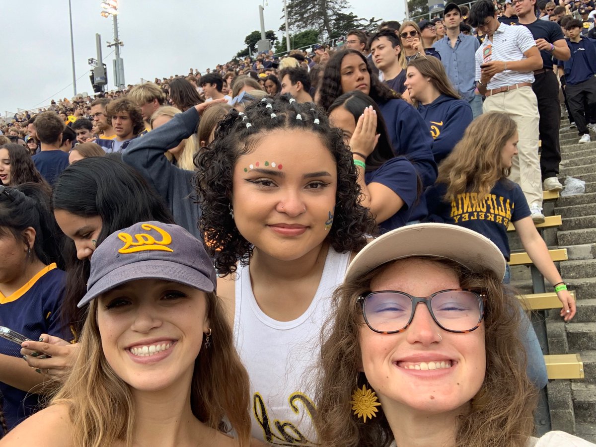 bubblespikmin's tweet photo. showing our cal spirit for #TIOatCal #CalBigGive https://t.co/009ekcgsbE