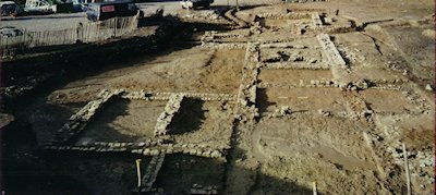 #RomanFortThursday
Cowbridge was a small castra in Roman #Wales within the #Roman province of Britannia Superior.Its name in Latin is unknown, although it is the strongest candidate for Bovium of the Antonine Itinerary.
📷GGAT #Archaeology #History