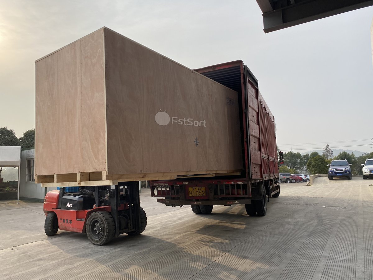 FruitprocessI's tweet photo. 🔥🔥🔥Plum sorting packing machine has been loaded on the truck🚛🚛🇲🇰

🔸Hopper&amp;inspection table
🔸Adjustable roller sorter
🔸Manual filling and weighing system

Get Price service@fruitprocess.com
Learn more httpsfruitprocess.comen-usroller-graderplums-and-apricot-grader https://t.co/B8k2YpV3sI