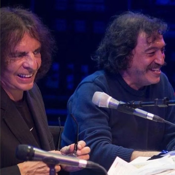 lavenganzaradio's tweet photo. 💔 «…el que se ha muerto es uno de nosotros… así que, sin ninguna clase de adorno, solamente como un homenaje íntimo… vamos a hacer un programa de La Venganza con Jorge Dorio». 😍 @negrodolina

#LVST... especial dedicado a Jorge Dorio en 🔽: https://t.co/8pAvmleZ8C https://t.co/k78bpyCNbx