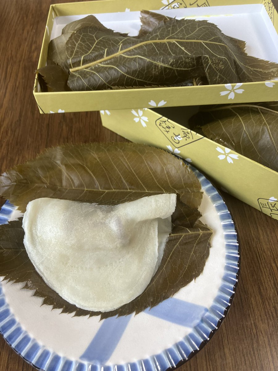 Lowganfreeman's tweet photo. 長命寺桜もち
あんこが上品で美味しい https://t.co/cmamJbTaMW