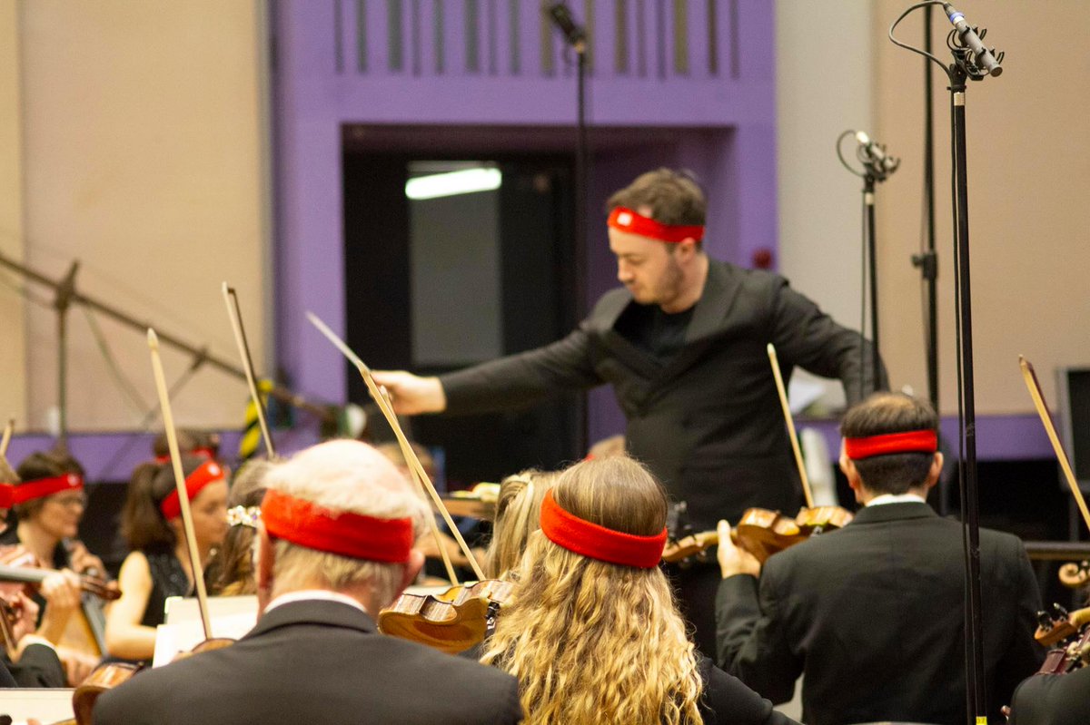 BBCPhilharmonic's tweet photo. Throwback Thursday to 4 years ago and the ‘Beat Beethoven’ event with @sportrelief and @BBCRadio3 where hundreds of people took part to see if they could run 5k around @MediaCityUK faster than us playing Beethoven’s Fifth Symphony conducted by @sportrelief https://t.co/DywjmNfh9s