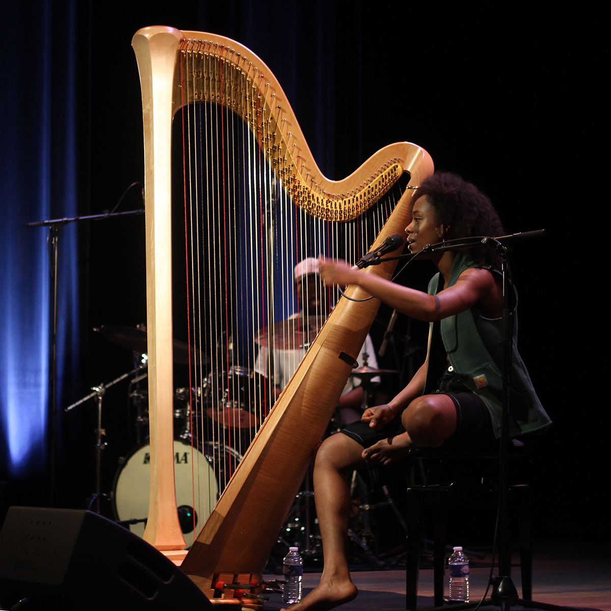 Hier midi, Sophye Soliveau enchantait l'auditorium des Champs libres, en amorce au @dooinitfestival dont la prochaine édition aura lieu du 2 au 6 avril - @LesChampsLibres