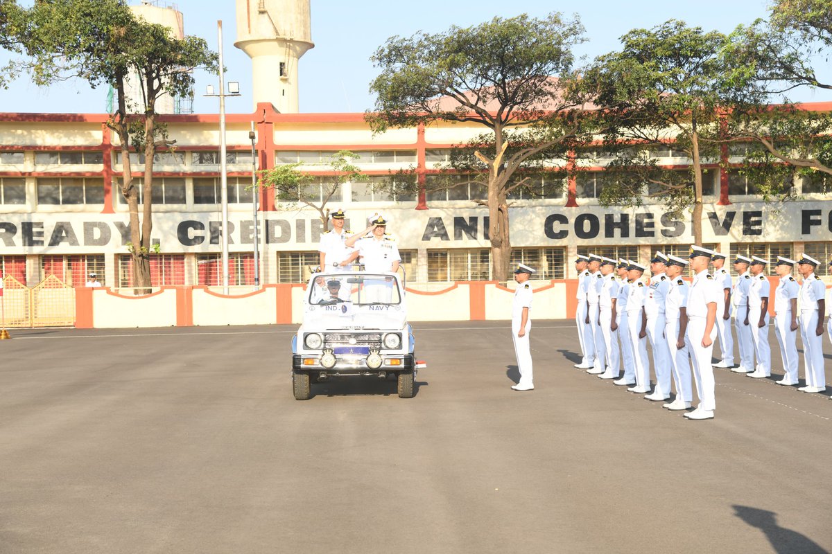 PRODefPune's tweet image. Commodore Sameer Chaudhry assumed duties of Commanding Officer, INS Shivaji,  the premier Marine Engineering training establishment of Indian Navy, from Commodore Mohit Goel, Nau Sena Medal, in a ceremonial parade held on 11 Mar 24 at #Lonavla.