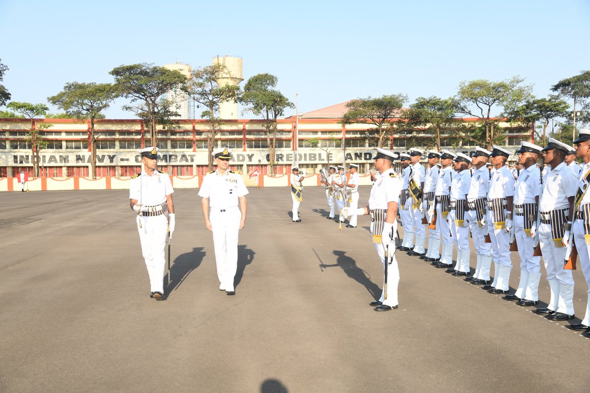 PRODefPune's tweet image. Commodore Sameer Chaudhry assumed duties of Commanding Officer, INS Shivaji,  the premier Marine Engineering training establishment of Indian Navy, from Commodore Mohit Goel, Nau Sena Medal, in a ceremonial parade held on 11 Mar 24 at #Lonavla.