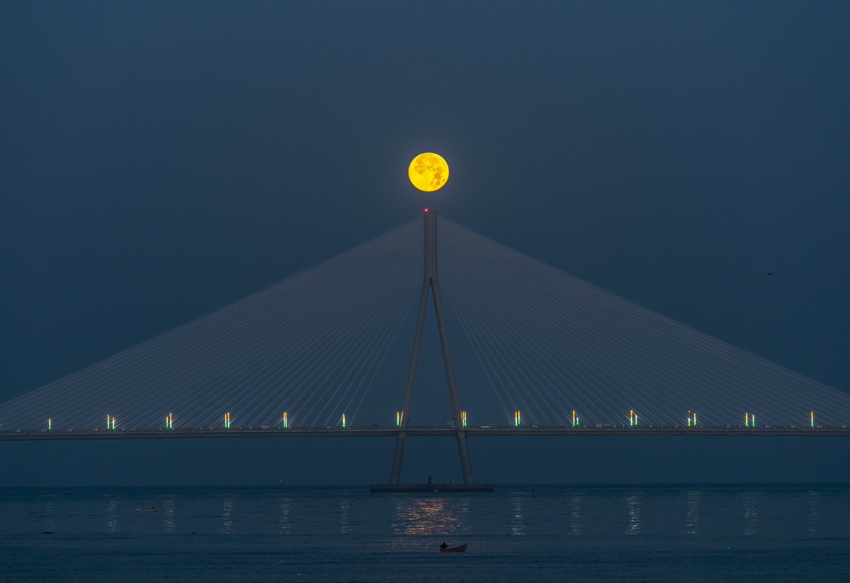 Our first drop on <a href="/drip_haus/">DRiP 💧</a> is by none other than <a href="/ompsyram/">Ujwal Puri // ompsyram.eth 🦉</a>. 

If you haven’t subscribed to our creator page yet, maybe these photos of Snow Moon will convince you to!