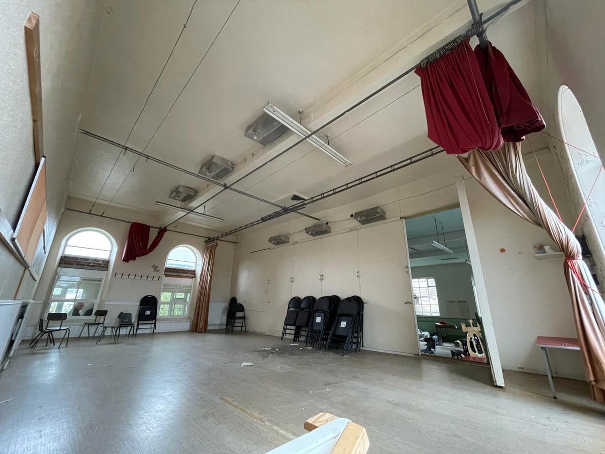 matthewmontague's tweet image. Visiting a new project this morning, conversion to offices in town centre location. Lots of work to be done! 
#commercialarchitect #conversion