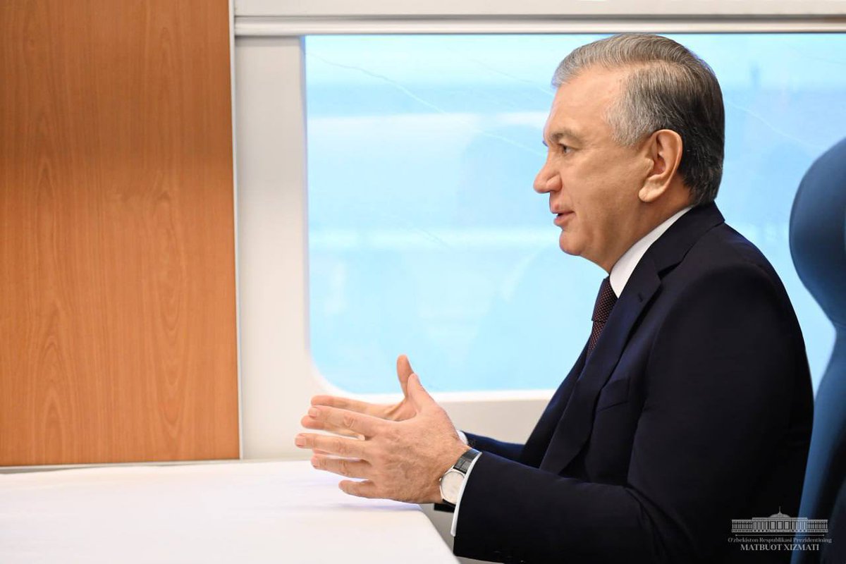 UmidjonTojiyev's tweet photo. Президент Шавкат Мирзиёев аҳоли ҳаёти билан яқиндан танишиш мақсадида Сирдарё вилоятига йўл олди. Сафар асносида давлатимиз раҳбари Ўзбекистон мусулмонлари идораси раиси, муфтий Нуриддин Холиқназаров билан самимий суҳбатлашди.
#Mirziyoyev #uchrashuv #Ramazon #marifat https://t.co/37WhAkovPT