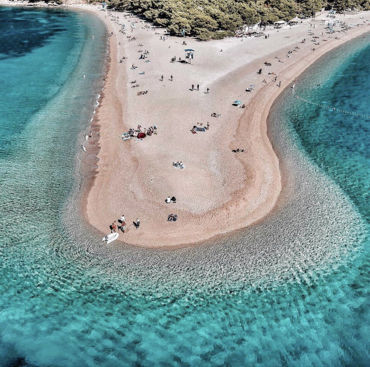 What a beauty... 😍🙌
・・・
Paradise is waiting, and it’s called #Croatia 
・・・
One of the most beautiful beaches in the world 🏝 #ZlatniRat #beach
・・・
📍Zlatni Rat beach, Bol <a href="/visitbrac/">Visit Island Brač</a> by @martonio_paleka 
・・・
👉 visit-croatia.hr/en/destination…