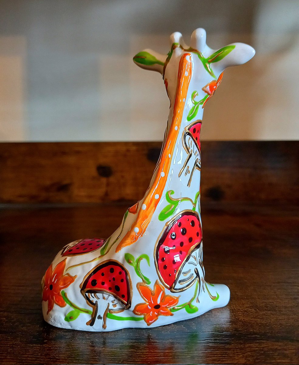 Happy Thursday...

New to my website in the pretty giraffe painted in a mushroom design. 
£12.99 plus postage. 

hazlehurstceramics.sumupstore.com

#EarlyBiz #thursdaymorning #norfolkbusiness