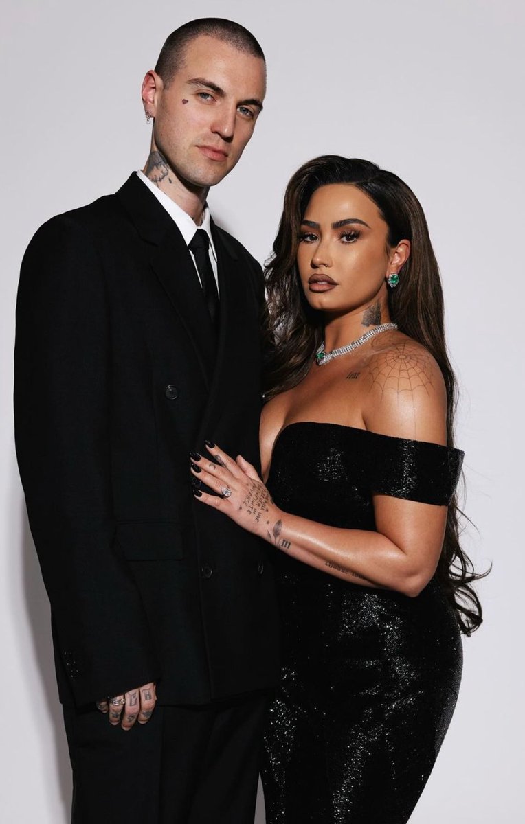 britbritsslave's tweet photo. mom and dad 🔥 https://t.co/1iRdhbi7bk