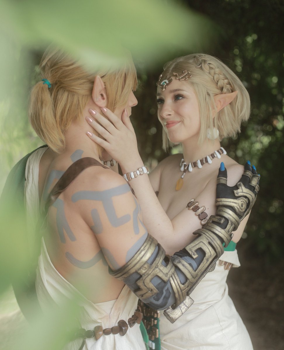 We've just dropped our last episodes photo album on Patreon! 🧝‍♀️ @Fallcosplay⁠1 🧝 @matthewpredny⁠ 📸 @crow_zoey⁠ ⁠ Costumes @distortedecho⁠ 3D Printing @illustrismodels⁠ Wig & Link's Arm @soylentcosplay⁠ #legendofzelda #zelink #lozcosplay #zeldacosplay #totklink #zelda