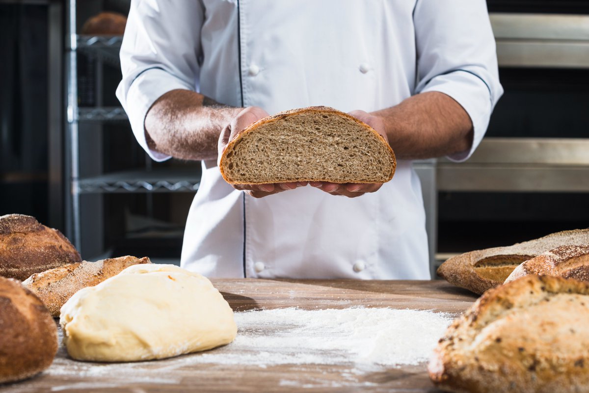 dimobasa's tweet photo. El auténtico sabor del pan es artesanal. 🍞👩‍🍳
Cada ingrediente es crucial para obtener un pan natural y de alta calidad.
Descubre cómo nuestras harinas de grano entero, seleccionadas minuciosamente, realzan el sabor y la textura de tus panes.
#harinaprofesional #harinadecalidad https://t.co/6DK9G1uaqr
