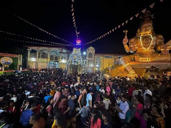 gobi243's tweet photo. நீதி மன்றம் போய் வந்தாலும் 
நீதி தேடி அலைந்து திரிந்தாலும் 
என் அப்பன் காலடி தான்  
அனைவருக்கும் தாய்மடி.
#கோணமலையான்❤️ https://t.co/TJRM5cUeb2