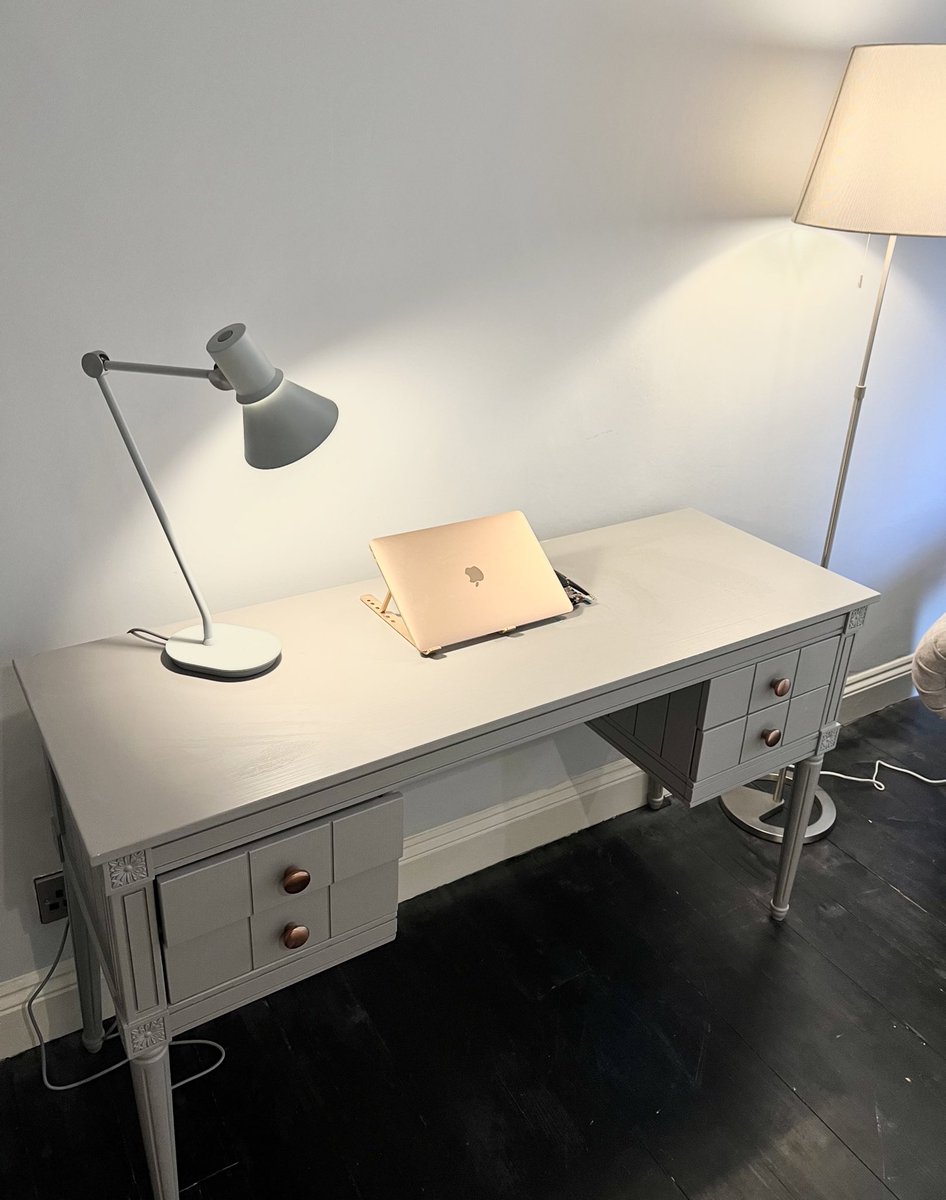 Joanna__Hardy's tweet photo. If there are any new or pupil barristers (Legal Aid) who would like my beautiful desk *FOR FREE* then DM me. You’ll have to arrange collection from London. 

It’s brought me lots of luck, seen some tough cases &amp; I’d love it to go to a happy home to help fight some more battles ❤️ https://t.co/flOQGhWMzJ