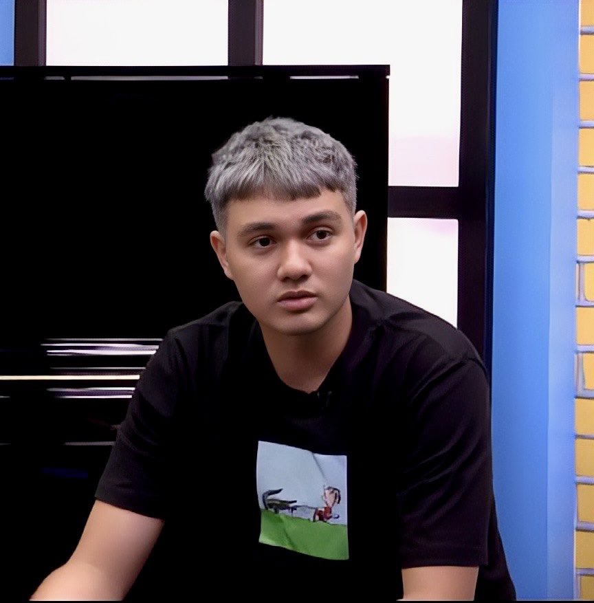 awaaannnn__'s tweet photo. akan kita antarkan duo jamet ini sampe sukses dan orang-orang pada nyeletuk pas mereka bikin konten tiktok galau "sekelas paul nabila?? bisa galau?? padahal duitnya banyak..." anjayyyy mabarrr, optimis brouuu.
#beready #twylam #kisah #benak #mekar https://t.co/lbouHSMpRF