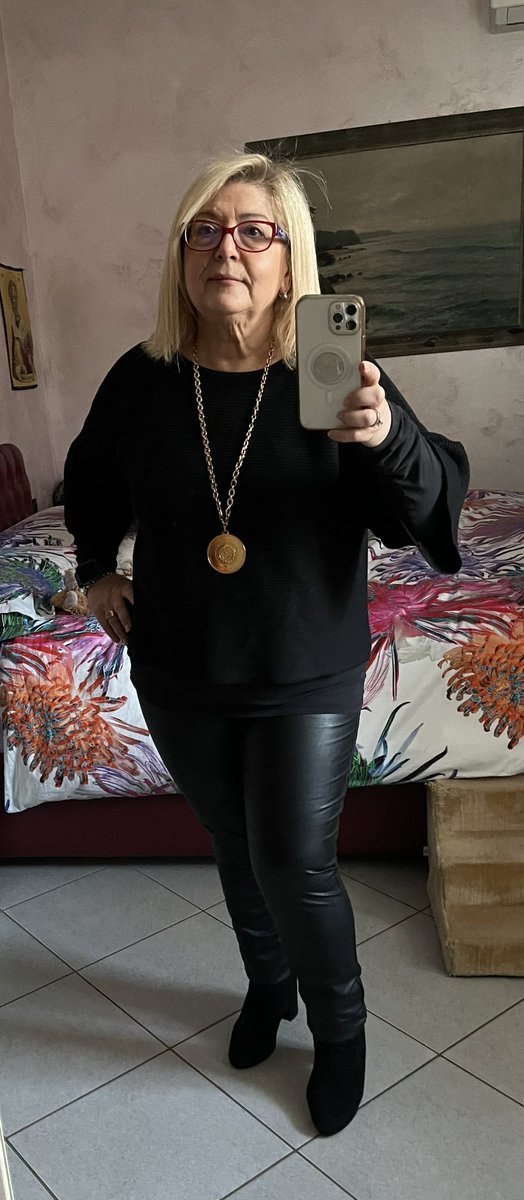genamuriel's tweet photo. I had bought these pants,at home I couldn't fasten them,I change them? No! Will you be able to wear them,so I make an effort without starving myself but feeding myself in a balanced way, this morning I wear the pants and they close 😎 remember if you want you can 💪🏻😎 #choises https://t.co/kYPzS2L3CV