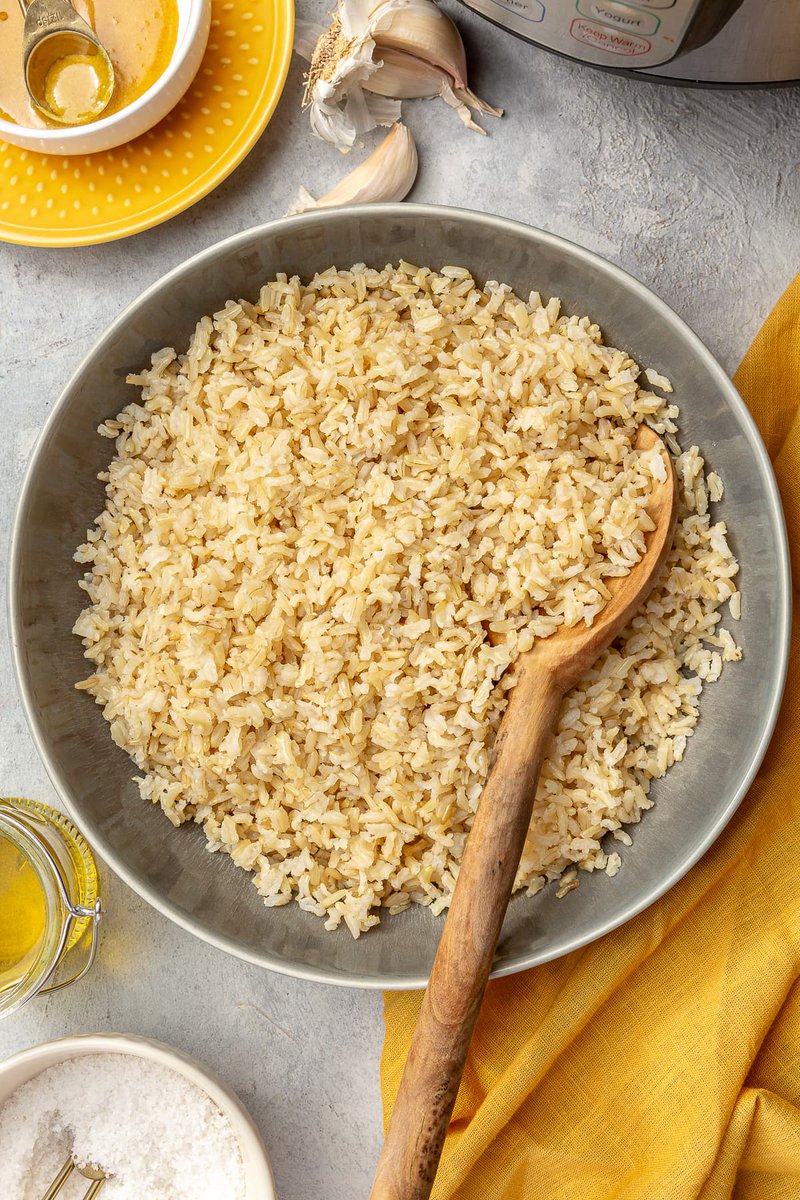 FoodNutrition_1's tweet photo. A beautiful bowl of brown rice. Brow rice is actually a very healthy staple food item, and you should consider incorporating it into your daily diet. https://t.co/4grFMyexRD