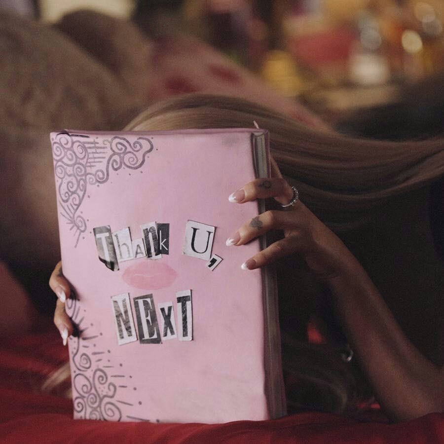 ariana_avenuex's tweet photo. category is : her best music videos https://t.co/DCpRYXIWR6