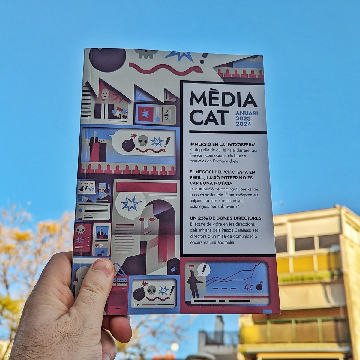 Avui es publica l’#AnuariMèdiacat 2023 - 2024 I ve farcit de reportatges, entrevistes i anàlisis per plantejar-nos què passa al món i com ens en parlen els mitjans. El podràs trobar ja a les llibreries i a la nostra botiga: botiga.media.cat 👇🏼