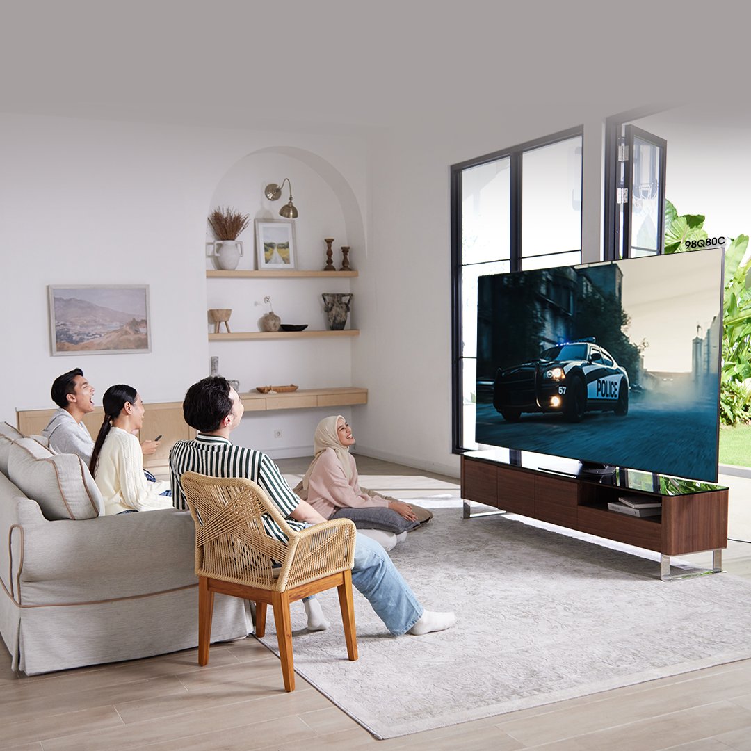 samsungID's tweet photo. Nobar tapi layar TV nya kecil? #Sabaaaarr #SaatnyaBergantiLayar ke #QLED98Inch, dengan tampilan layar QLED terbesar* jadi lebih seru. Yuk ganti ke #SamsungTV #SamsungTVID
*Jika dibandingkan dengan ukuran Samsung TV lainnya https://t.co/Nx6oOC299p