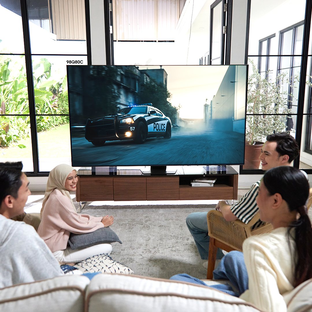 samsungID's tweet photo. Nobar tapi layar TV nya kecil? #Sabaaaarr #SaatnyaBergantiLayar ke #QLED98Inch, dengan tampilan layar QLED terbesar* jadi lebih seru. Yuk ganti ke #SamsungTV #SamsungTVID
*Jika dibandingkan dengan ukuran Samsung TV lainnya https://t.co/Nx6oOC299p