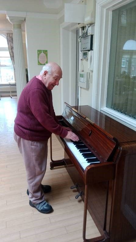 🎹 🎵 Enjoying some piano music thanks to Gordon Park. All made possible thanks to a wonderful donation from Helen Mullin of this beautiful piano! All our residents, staff & visitors are enjoying hearing piano being played 💚 We are super-grateful 💚 #ProudToBeParkhaven