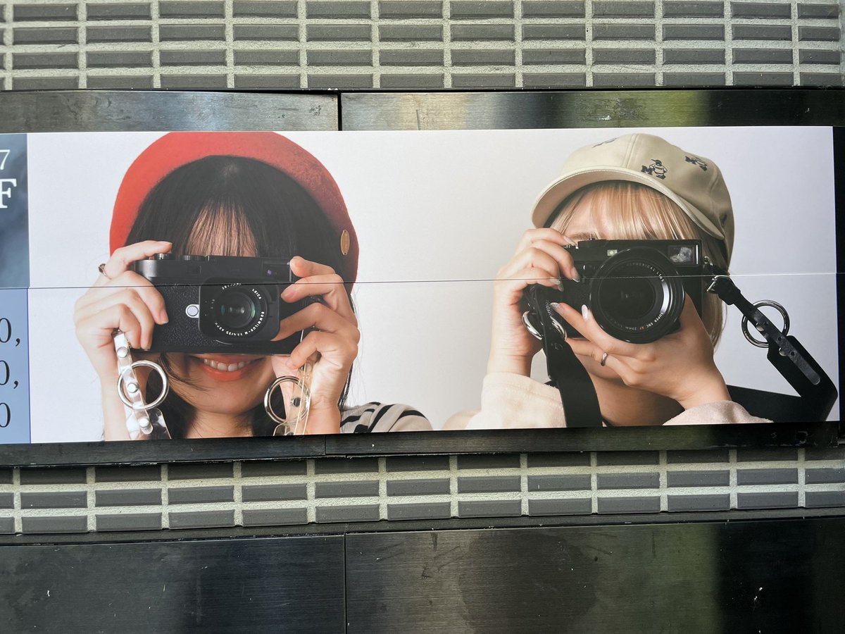 4_rings_12's tweet photo. #はるりあ展 #Laison
に先程お邪魔してきました。
これまでのご活躍と撮影企画や展示のアイデアにも溢れた玉手箱✨の様な空間でした😊
お二人だけでなく、カメラマンの方々との繋がりや信頼関係が伝わる作品は本当に素敵で、ほっこりします☺️
仕事の合間でなければ、もう少しゆっくりしたかったです。
幸運にも、はるりあ神のお守りも手に入れることができ、写真の上達をお願いしました😆