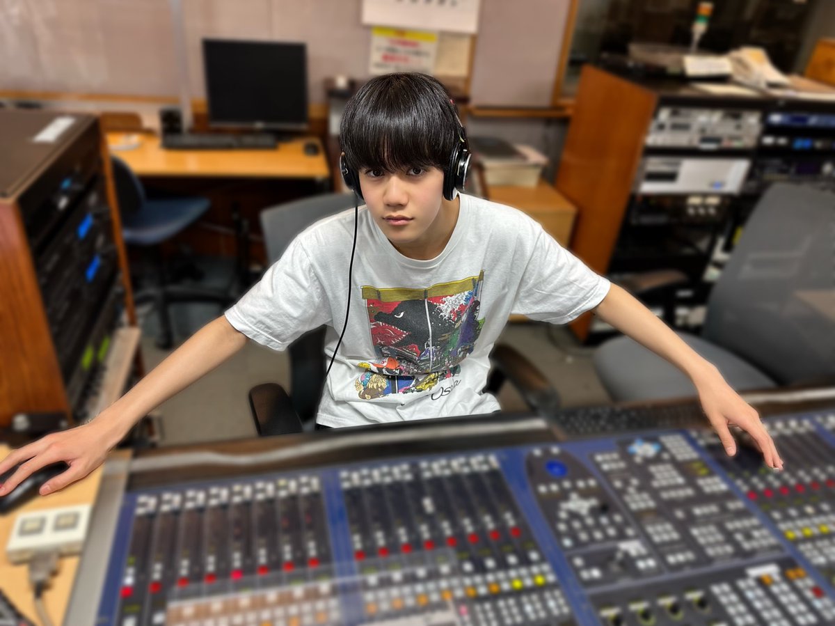 jr_official_X's tweet photo. 今週も21:30からはKBS京都ラジオ
『 #Boysbe #角紳太郎 のキョーミシンシン!!』
が放送です📻✨
お楽しみに💕

頼もしいスタッフさん⁉︎なオフショットをどうぞ🙂🎧

#キョースミ https://t.co/nqOUBnyzVE