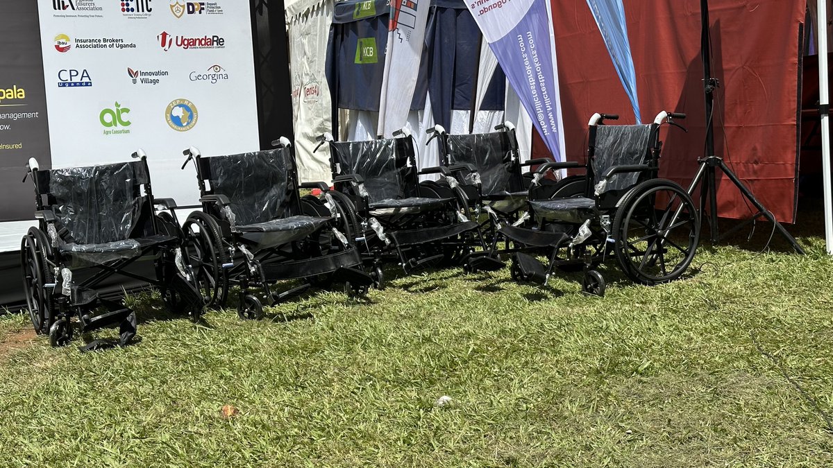 PyeparFaisal's tweet photo. @IRA_CEO @IraUganda Before closing off the #InsuranceWeek2024, the @IraUganda @IRA_CEO hands over;
- Helmets to the chairman of the BODA BODA association
- 2 incubator beds & wheel chairs to Kisenyi health Centre IV and Kawala Hospital teams #InsuranceWeek2024 #DrivingInsurance https://t.co/ZvvyRBbyui