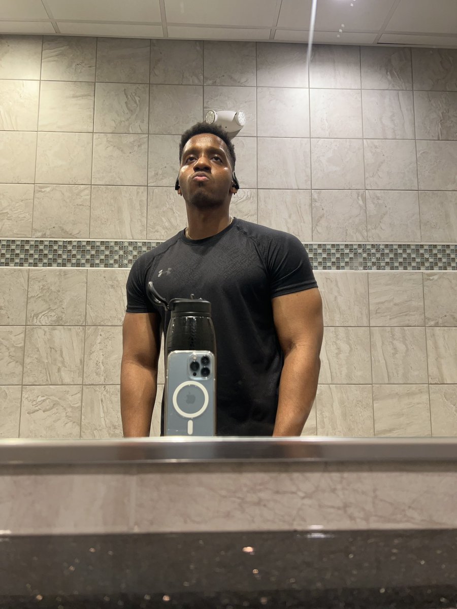 AlexMayne18's tweet photo. Arm Day Blasts #staystrong #powerlifting #powerlifter #deadlift #personalrecord #personalbest #liftheavy #liftweights #weighttraining #weightlifting #gym #strengthsports #strength #power #explosive #nevergiveup #neverquit #hardcore #perseverence
#alwaysstanding #alwaysstrong https://t.co/zQdKe6Kpag