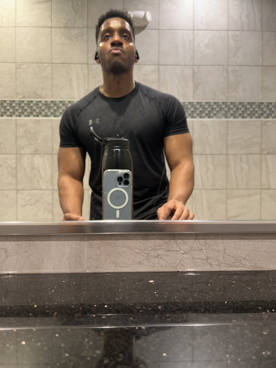 AlexMayne18's tweet photo. Arm Day Blasts #staystrong #powerlifting #powerlifter #deadlift #personalrecord #personalbest #liftheavy #liftweights #weighttraining #weightlifting #gym #strengthsports #strength #power #explosive #nevergiveup #neverquit #hardcore #perseverence
#alwaysstanding #alwaysstrong https://t.co/zQdKe6Kpag