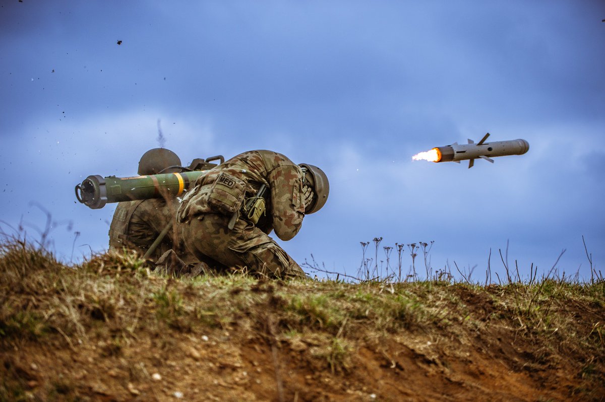 DGeneralneRSZ's tweet photo. Baczność 🫡 Strzelamy 💥
Ostatnie dni #Dragon24 to prawdziwa szkoła ognia.
Próbkę swoich umiejętności zaprezentowały wszystkie formacje uczestniczące w ćwiczeniu, ale "show" skradły potężne i nowoczesne czołgi.
Kierowanie ogniem w obronie wykonane przez załogi K2 Black Panther, M1Abrams, Leo2PL zrobiło piorunujące wrażenie.
#UnitedWeStand #OneMissionOneStand #FightToWin #StrongerTogether #ReadyToFigfhtTonight