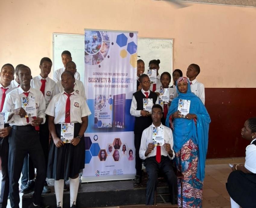 The distribution of the #biosafety &amp; #biosecurity Handbook for Students in 🇳🇬 by the #Youth4Biosec Nigerian alumni continues! 

Dr Dantanko &amp; Ms Okolo were in the North Central region of 🇳🇬 raising awareness in 3 schools &amp; the National Biotech Development Agency

👏Congrats!