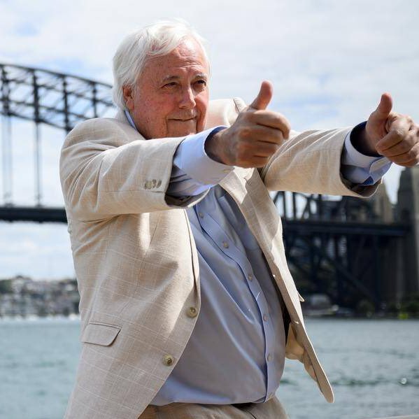DailyLoud's tweet photo. Australian billionaire Clive Palmer plans to build an exact replica of the historic Titanic and aims set sail in 2027. https://t.co/tDUzk6ZQIU