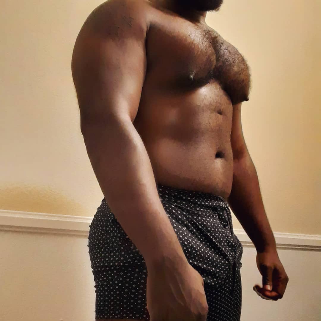 Not quite a #Muscleboy 💪🏿 not Fully a #Bear 🐻 Not young enough to be a #Boytoy but creeping mlm to #Daddy status 😅