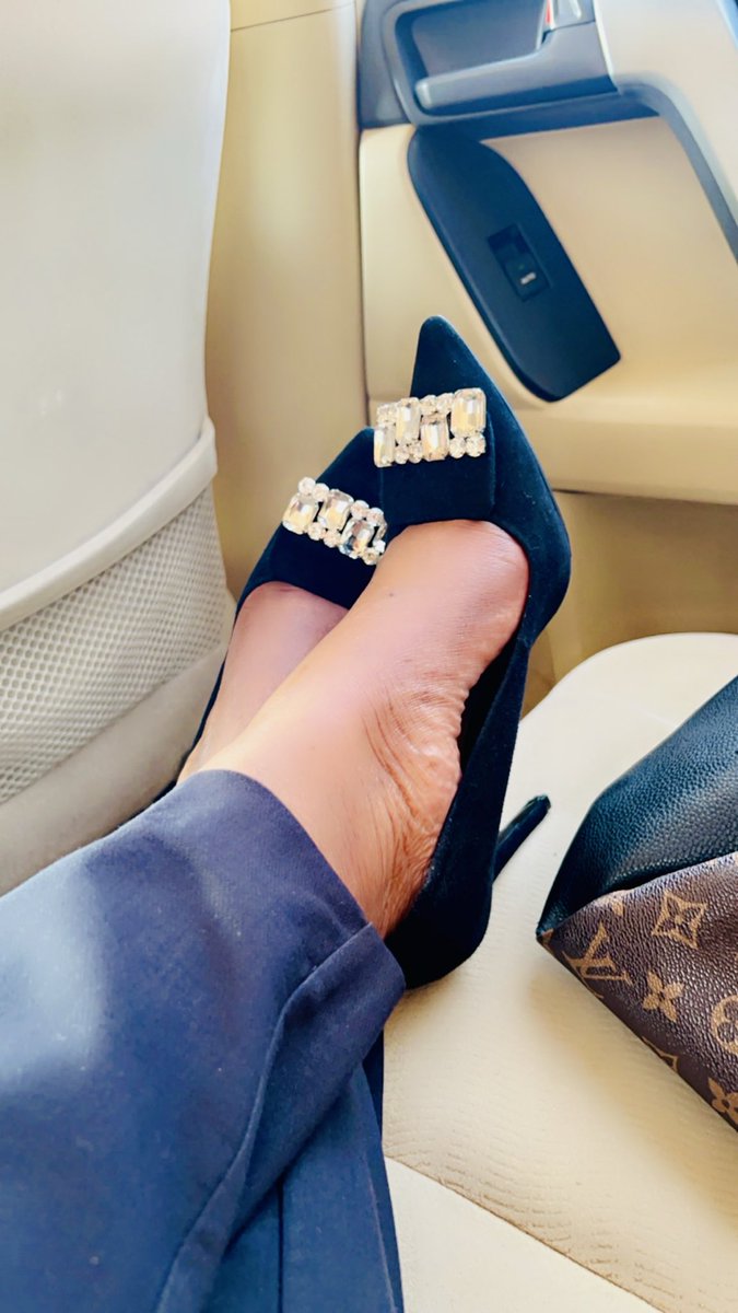 MiandaMH's tweet photo. Tomber pour nous n’est pas une fatalité ! On tombe, on se relève…
Bon jeudi à vous!
#shoeaddict 
#slowrecovery https://t.co/NYvfpJs3nr